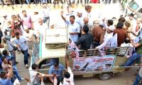 Kejriwal undertakes road show to connect with Varanasi voters