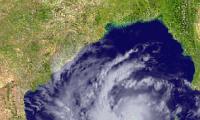 Fear looms large as cyclone Hudhud heads for Odisha