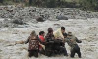 PHOTOS: Bravehearts battle floods to save stranded Kashmiris