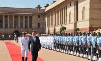 Prez Xi Jinping receives guard of honour at Rashtrapati Bhavan