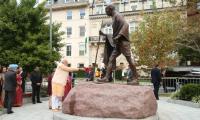 PM Modi pays tribute at Gandhi memorial in Washington