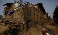 Fresh tremors jolt Nepal, death toll climbs to 8,000