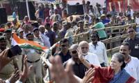 In Bihar, politicos make last-ditch efforts to woo voters