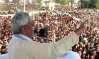 Slippers shown, Modi chants at Nitish Kumar during rally