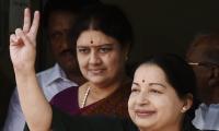 Jayalaithaa's former nurse backs Sasikala, declares her as the true heir