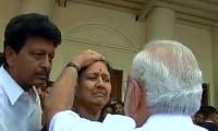 OPS keeps away from meeting Sasikala