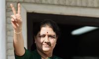 'Chinnamma' Sasikala to be new Tamil Nadu CM