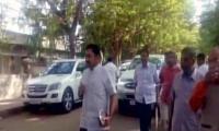 Days after floor test, Dinakaran meets Sasikala in prison