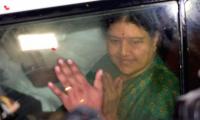 Sasikala returns to Bengaluru prison as parole ends