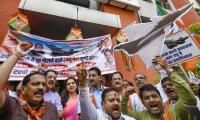 BJP stages 'Rahul must apologise' protests over Rafale
