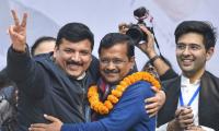 Kejriwal writes to L-G, staking claim to form govt