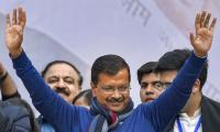 Kejriwal all set to take oath on Sunday, invites PM