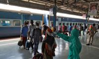 Tamil leaders slam Rlys for Hindi confirmation SMS