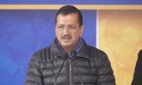 Kejriwal promises Rs 18k a mnth for Hindu, Sikh priests