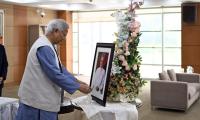 Dr Yunus Pays Tribute To Dr Singh