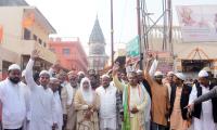 350 Muslims pray at Ram temple after 6-day walk