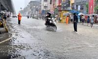 Rains lash Mumbai, Thane; schools shut, IMD issues red alert