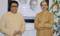 Uddhav visits Raj's home on Ganesh Chaturthi