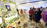 Thousands Mourn Dr Singh