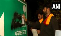 LIVE! 'Akbar Rd' signboard replaced with 'Maharana Pratap' 