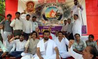Jain monk begins indefinite fast over kabutarkhana closure