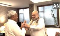Nitish Kumar drives down to meet Amit Shah in Patna hotel