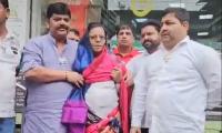 Cong neta forced to wear saree by BJP workers for Modi post