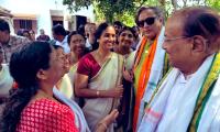 Tharoor's security attacked during campaign in Keralam