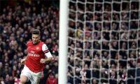 Arsenal extend lead after victory at Southampton