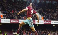 EPL PHOTOS: Carroll heads West Ham to third spot, Leicester lose