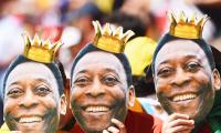 Football great Pele recovering well from hip surgery