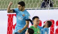 Club World Cup: Suarez 'tricks as Barcelona stroll into final