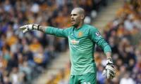 Valdes hits back at Van Gaal in United row