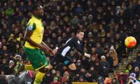 EPL PHOTOS: Norwich frustrate Arsenal; Spurs hold Chelsea