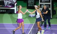 WTA Finals: Majestic Muguruza advances, Kvitova gets reprieve