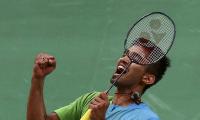 Srikanth shocks world No 5 to enter quarter-finals