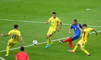 Payet's late stunner helps France floor Romania in Euro opener