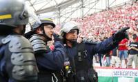 Euro: Hungarian fans and police scuffle before Iceland v Hungary game