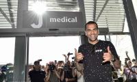 Juventus sign Barcelona's Dani Alves