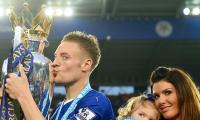 Vardy rejects Arsenal; signs new contract with Leicester