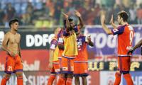 ISL: Pune stun Delhi in a 3-2 win