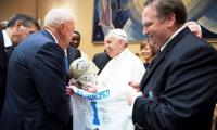 Sports Shorts: Pope Francis gets jersey from US football Hall of Famers