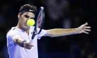 Federer digs deep to beat Mannarino and reach semis