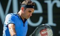 Federer makes winning return; Nadal withdraws from Queen's