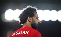 Football Extras: Salah comforts star-struck fan