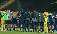 Leaders Porto suffer shock defeat as league returns