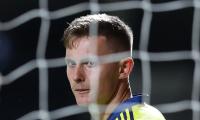 Henderson aiming to oust De Gea as United's keeper