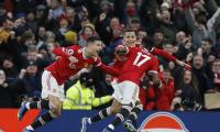 PICS: Manchester Utd edge Palace; Spurs have it easy