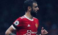 United's Fernandes involved in car crash but unhurt