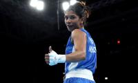 Zareen, Kamal India's flagbearers for CWG closing